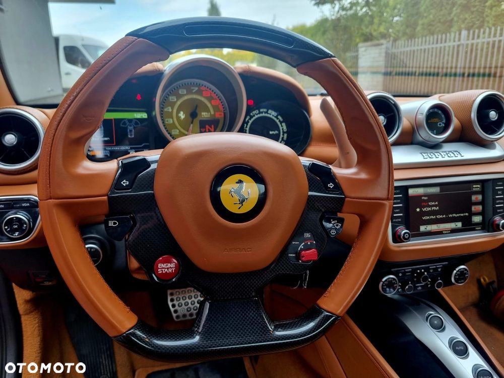 Ferrari California T - 25