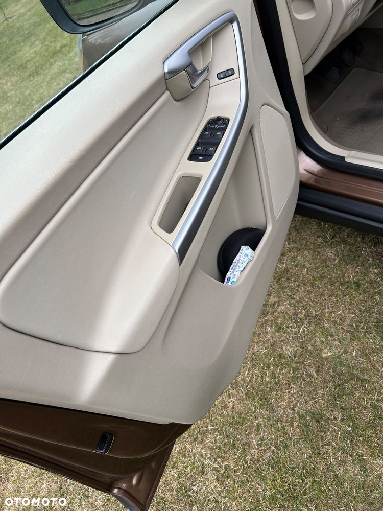 Volvo XC 60 D5 AWD Momentum - 10