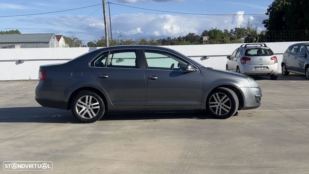 VW Jetta 1.9 TDi BlueM. Confortline - 4