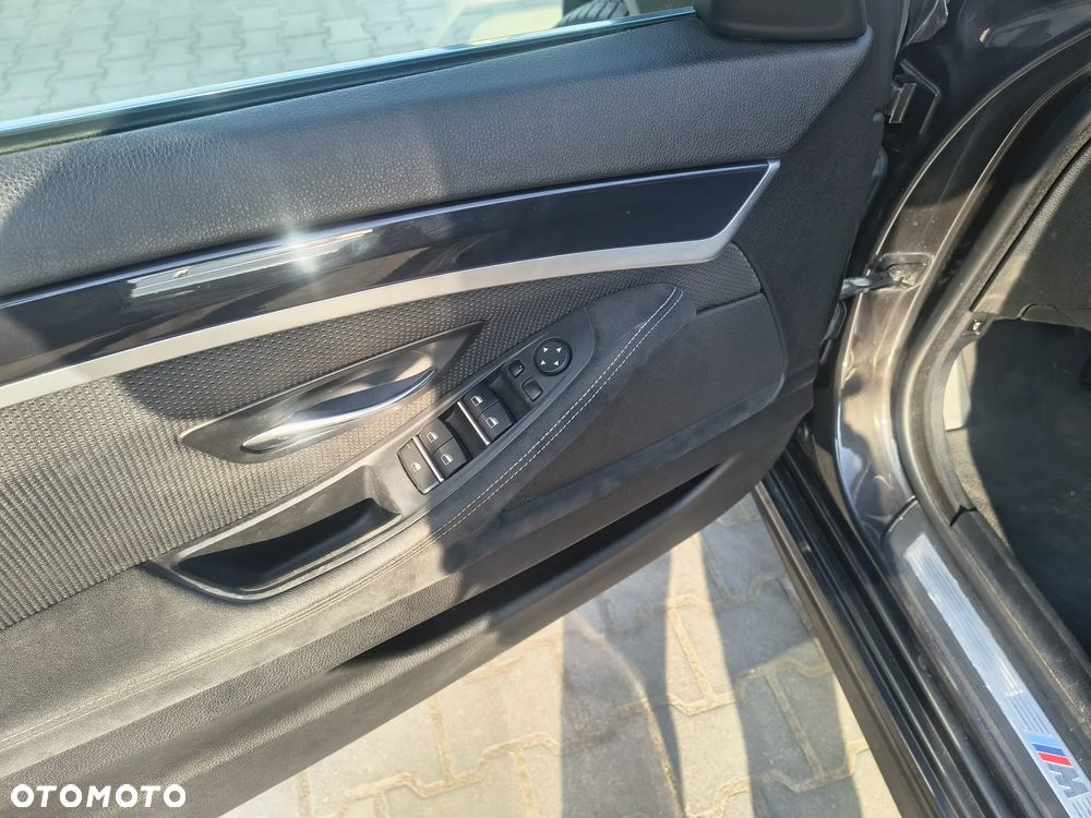 BMW Seria 5 520d M Sport - 31