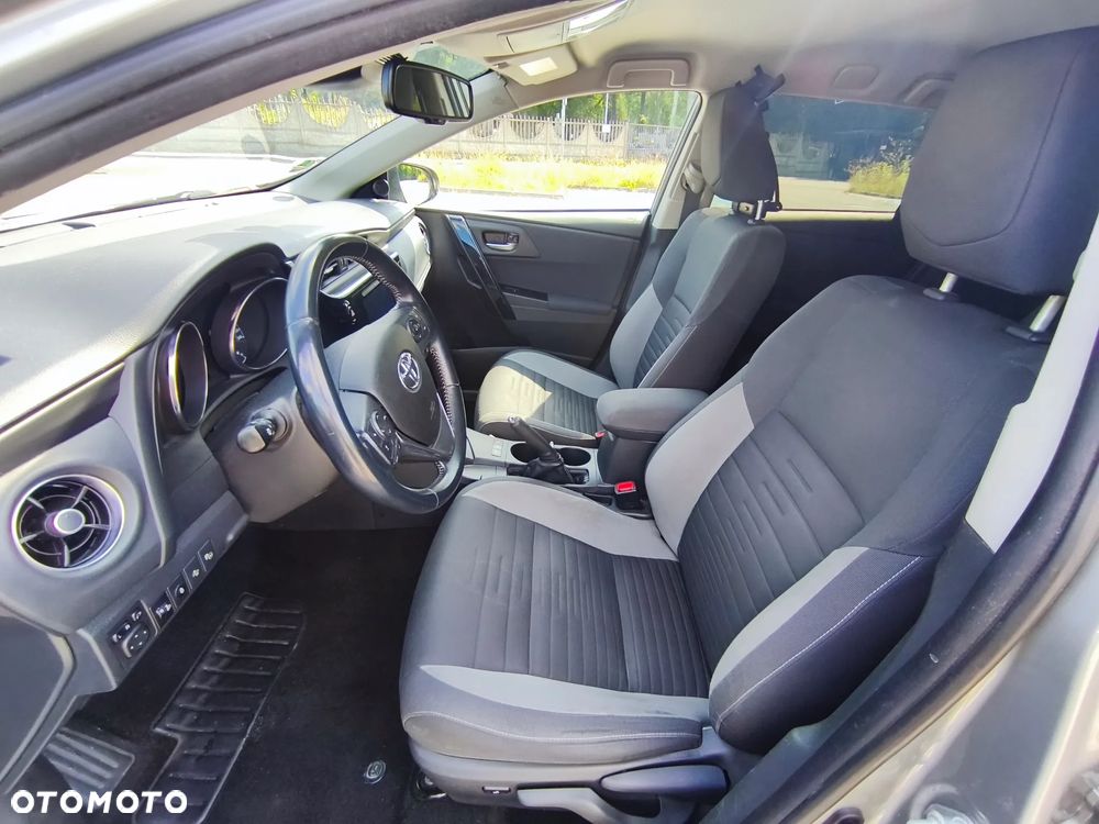 Toyota Auris Hybrid 135 Prestige - 26