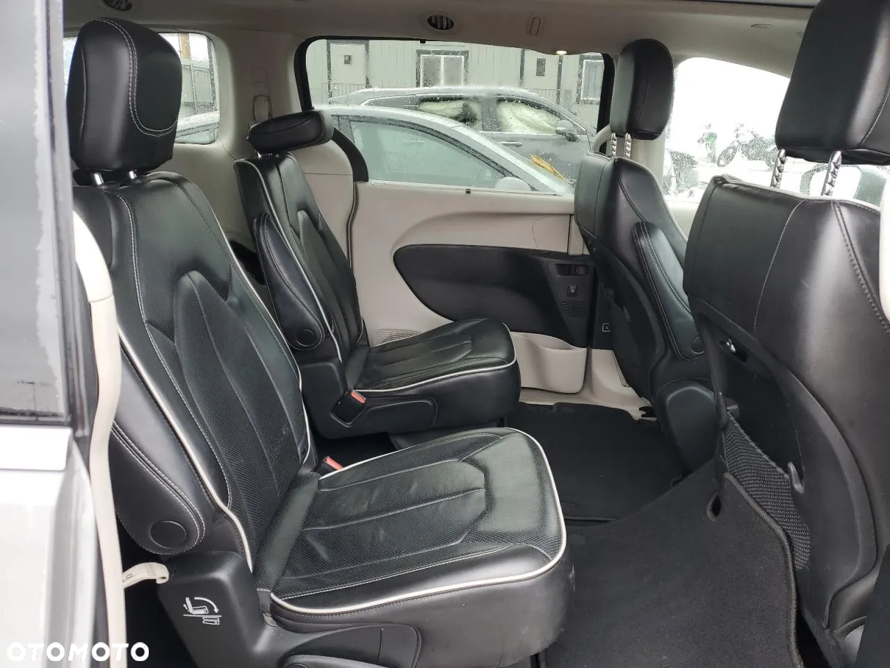 Chrysler Pacifica - 11