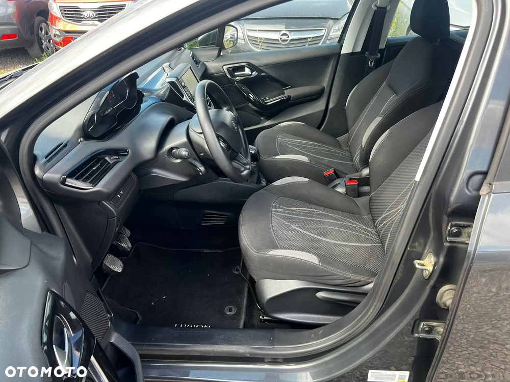 Peugeot 208 - 14