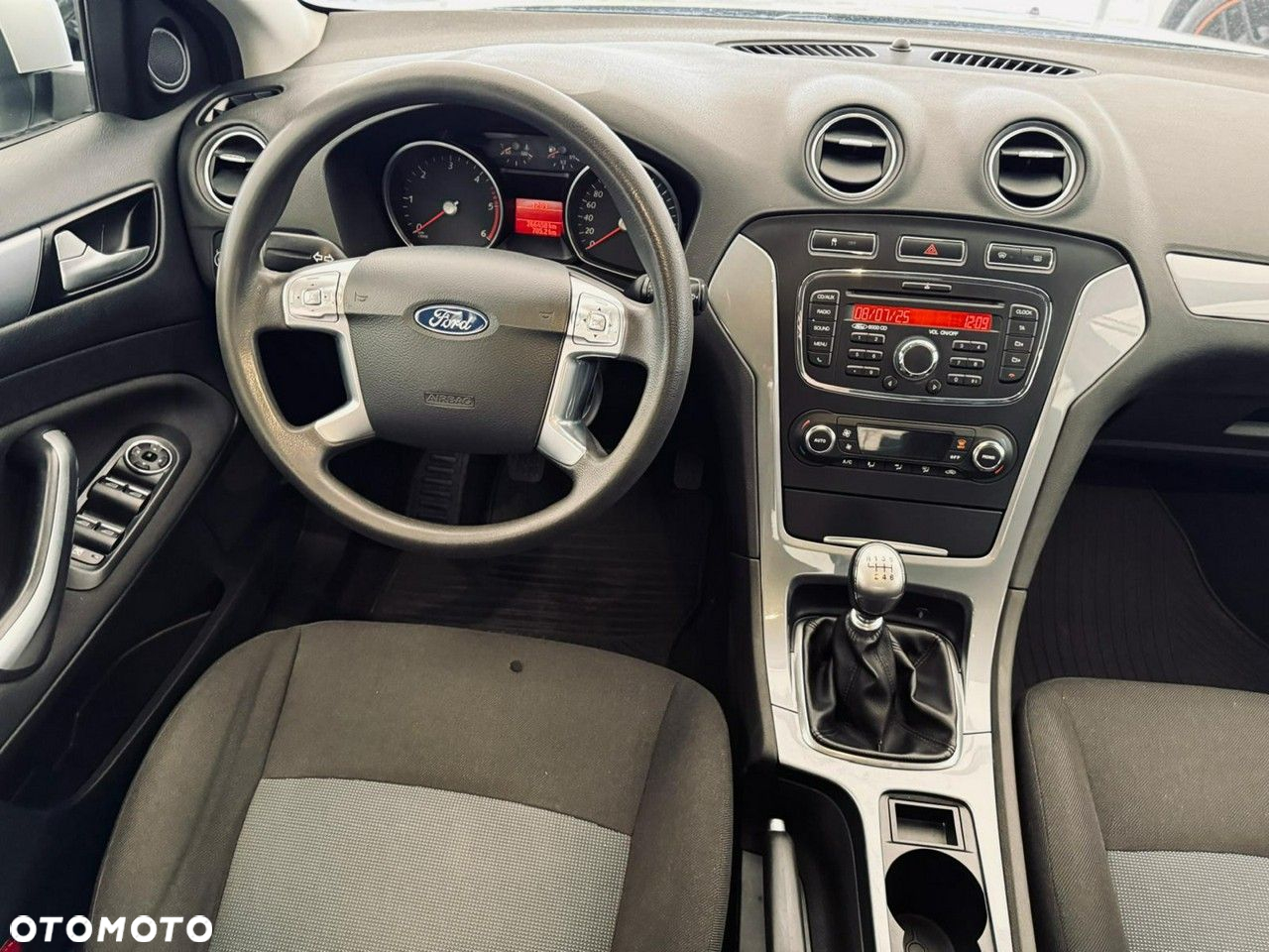 Ford Mondeo - 36