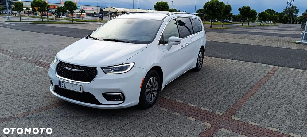 Chrysler Pacifica - 1