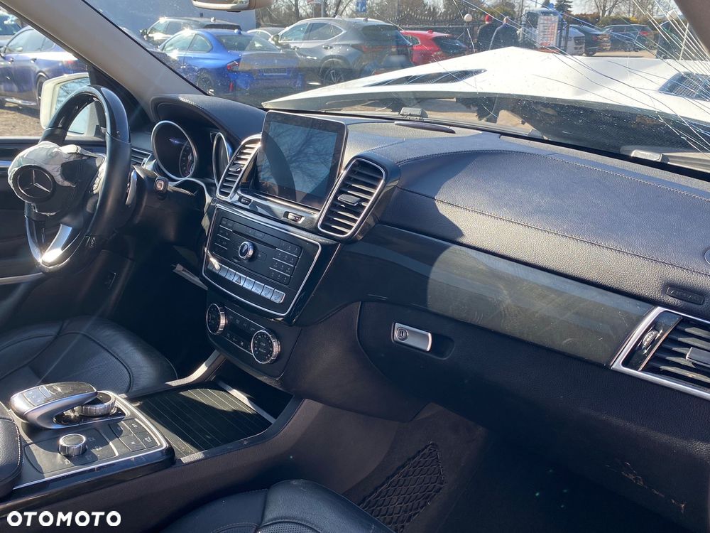 Mercedes-Benz GLS - 13