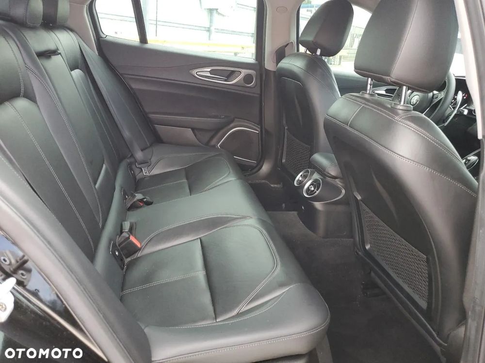 Alfa Romeo Giulia 2.0 Turbo 16V AT8-Q4 Ti - 9