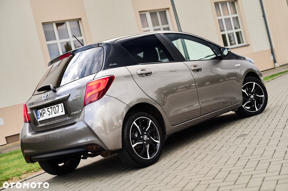 Toyota Yaris Hybrid 100 Selection Passion - 10