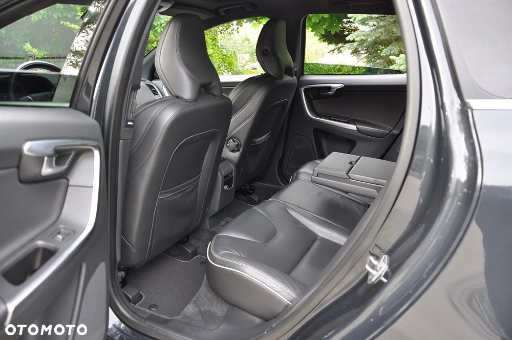 Volvo XC 60 D4 AWD R-Design Summum - 27