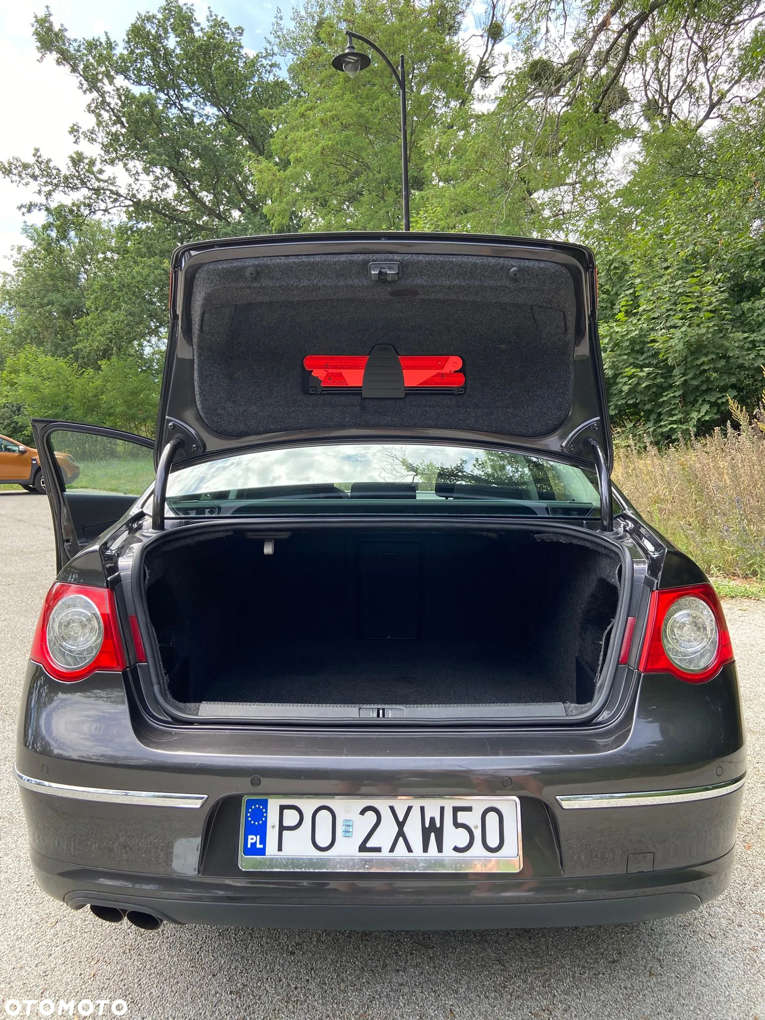 Volkswagen Passat 2.0 TDI Comfortline R-Style - 10