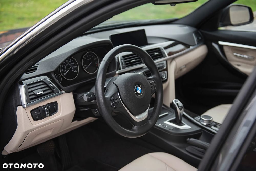 BMW Seria 3 ver-330i-edition-luxury-line-purity - 11