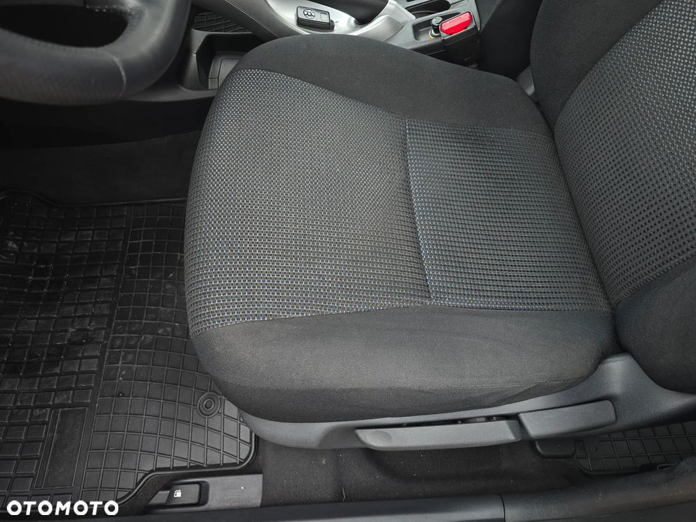 Toyota Auris 1.8 HSD Sol - 38