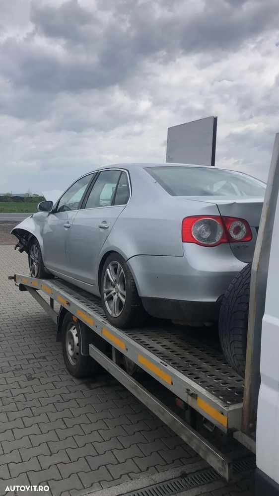Dezmembram Volkswagen Jetta 1.9 TDI BLS an fabr. 2007 - 1