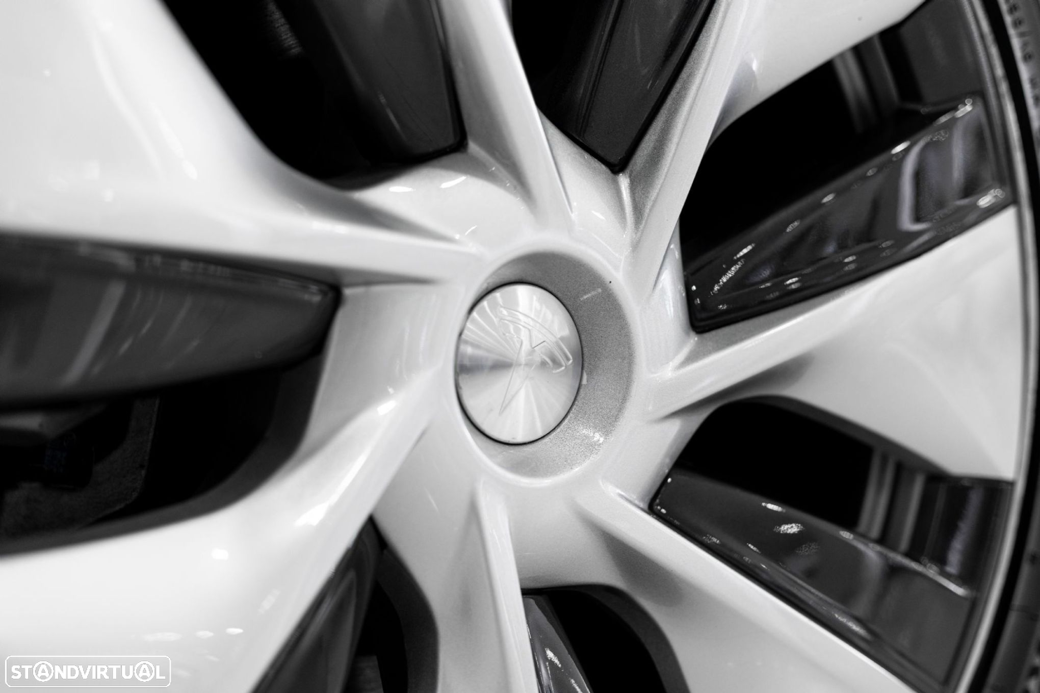 Tesla Model Y Long Range Tração Integral - 19