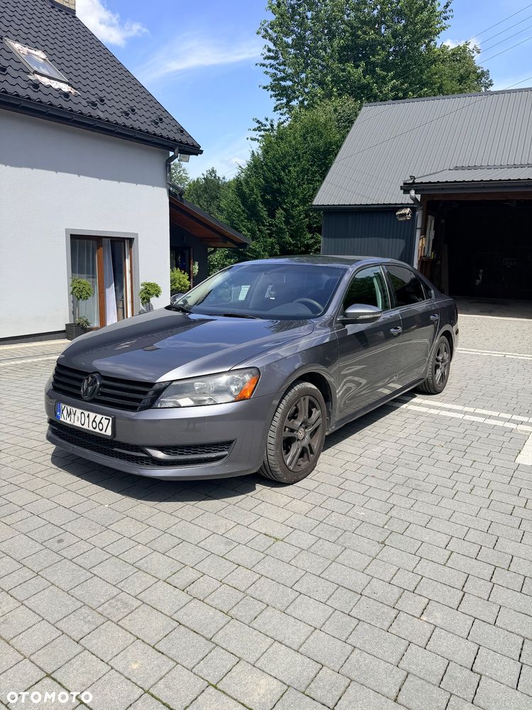 Volkswagen Passat - 1