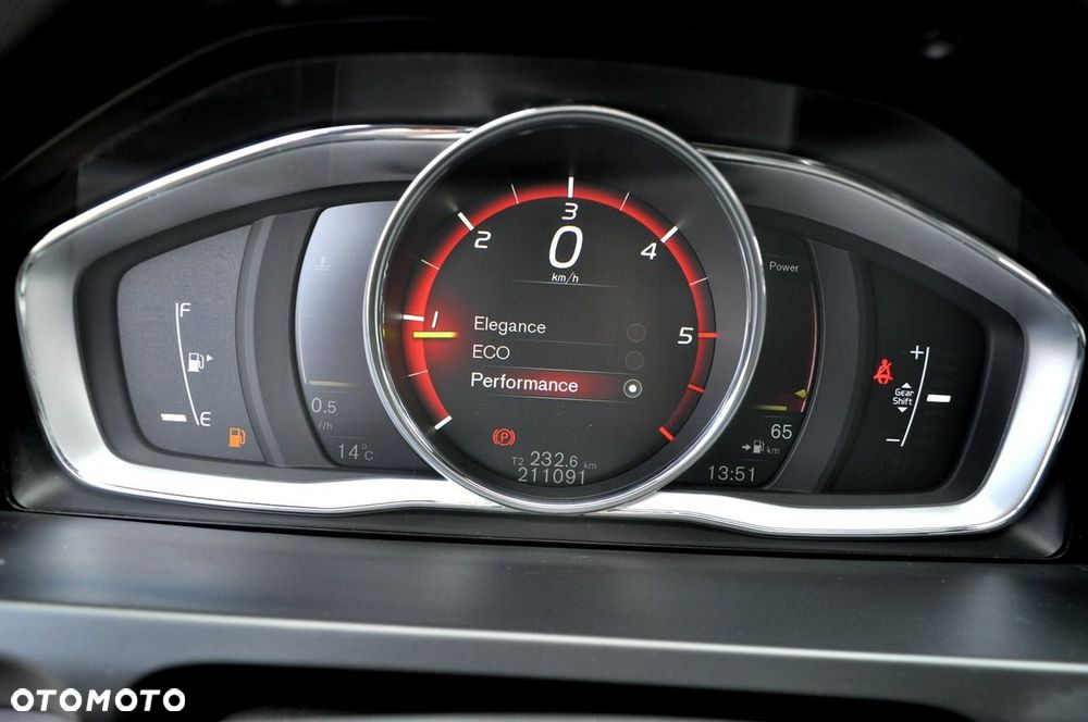 Volvo V60 D2 Momentum - 24