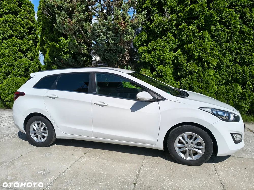Hyundai i30 blue Kombi 1.4 Passion - 10