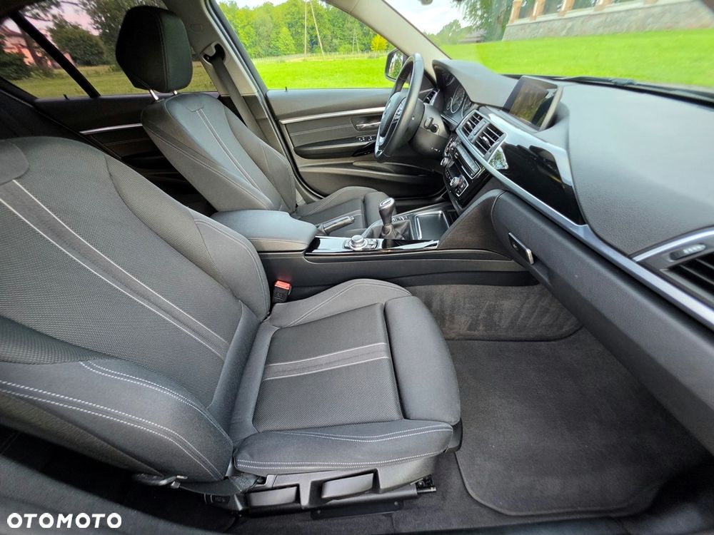 BMW Seria 3 318i Sport Line - 33