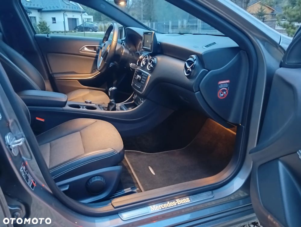 Mercedes-Benz Klasa A 180 BlueEFFICIENCY Edition Style - 32