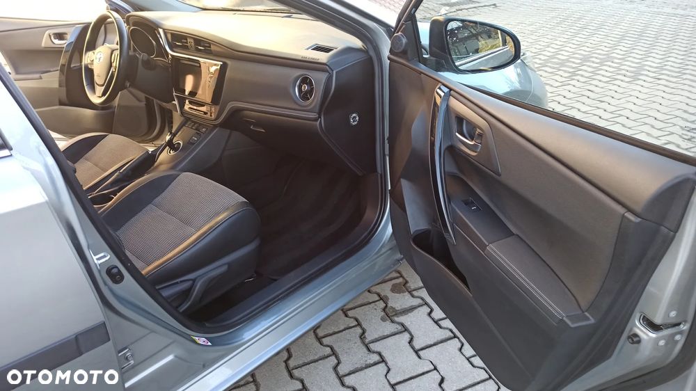 Toyota Auris - 11