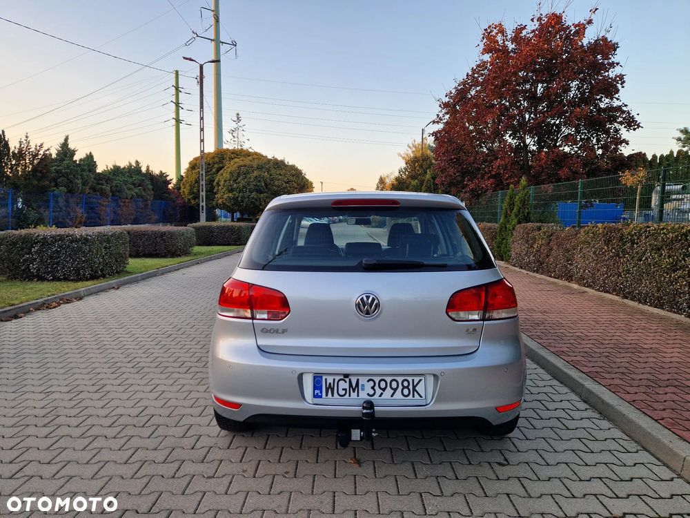 Volkswagen Golf - 6
