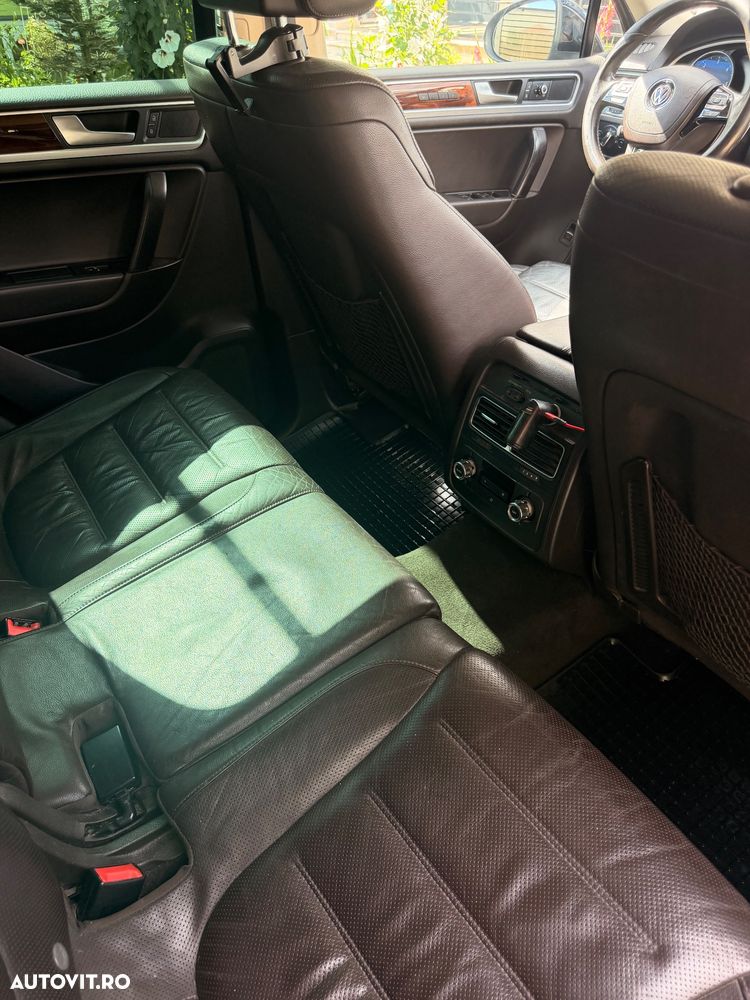 Volkswagen Touareg - 2