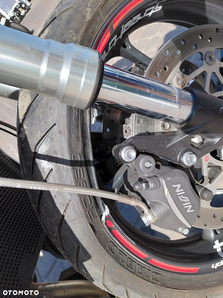 Triumph Street Triple - 14