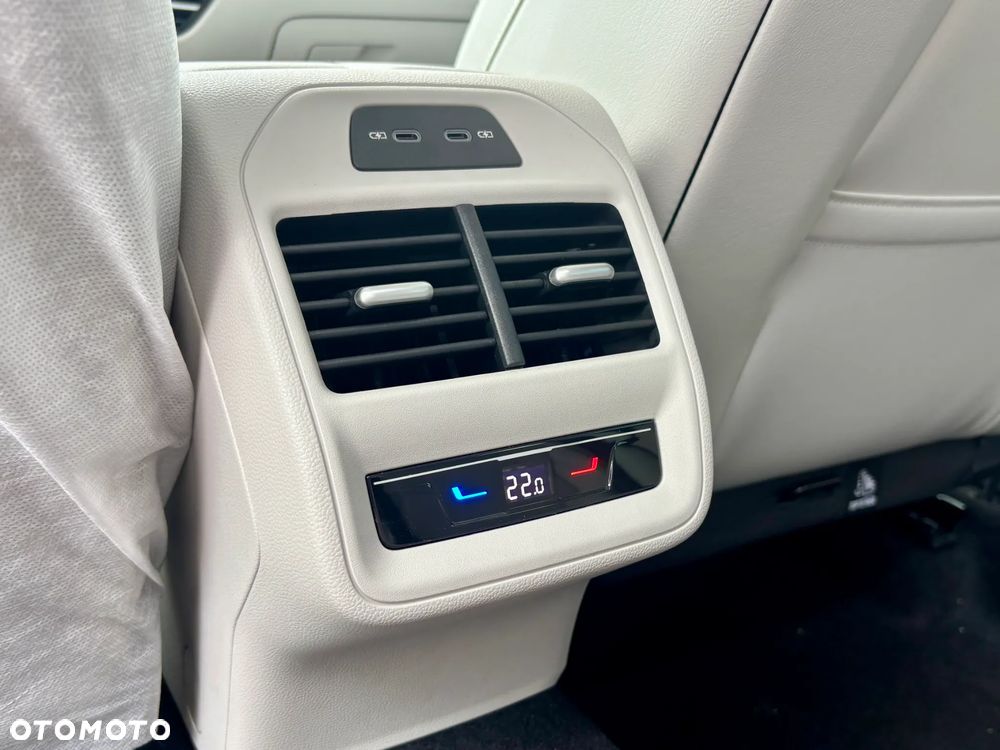 Volkswagen Passat Variant 1.5 TSI ACT mHEV Elegance DSG - 23
