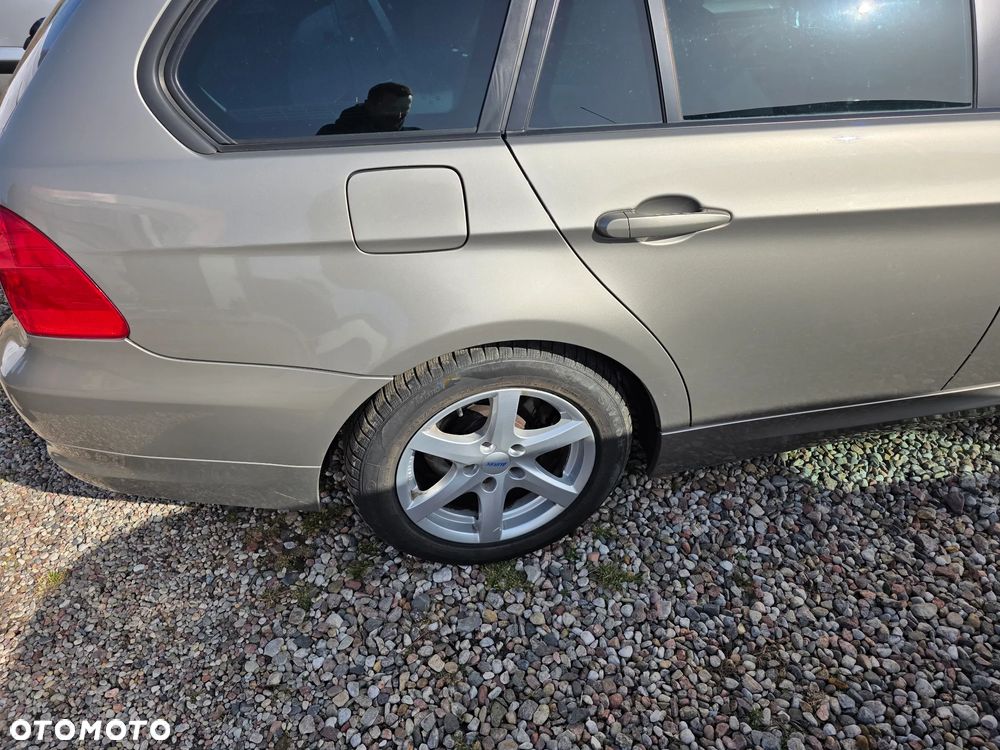 BMW Seria 3 320d xDrive DPF Edition Sport - 22