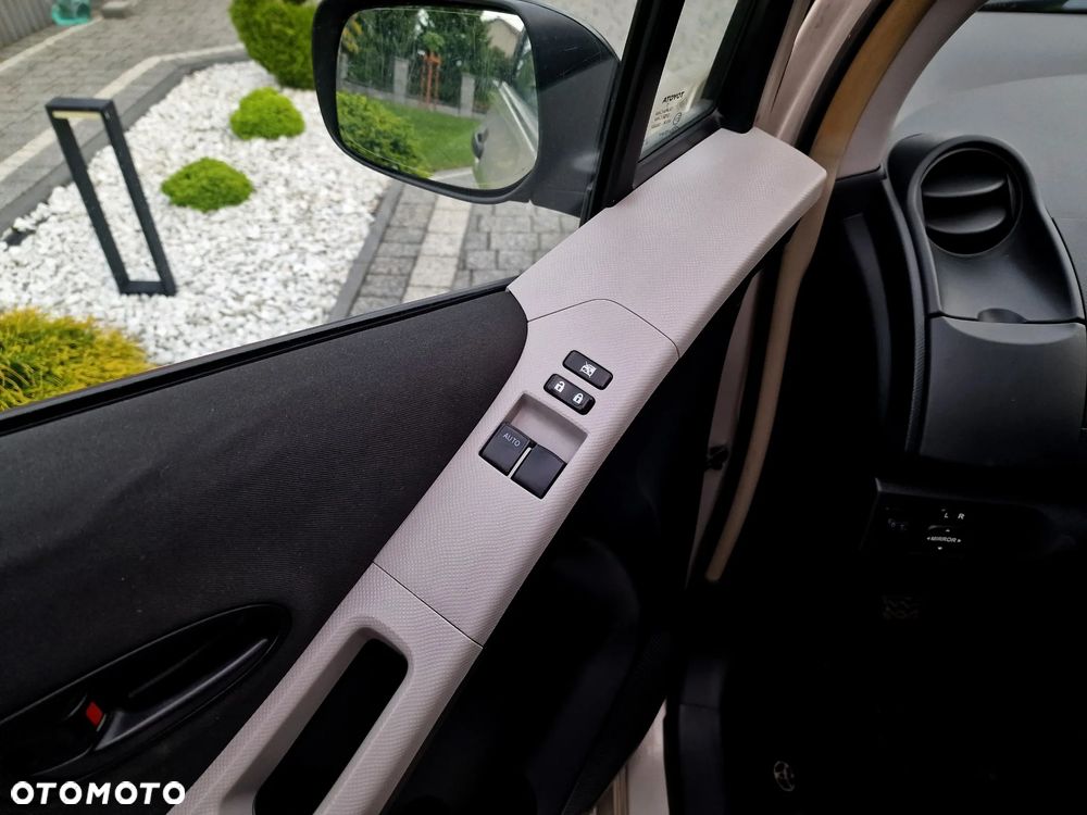 Toyota Yaris 1.33 Sol - 17