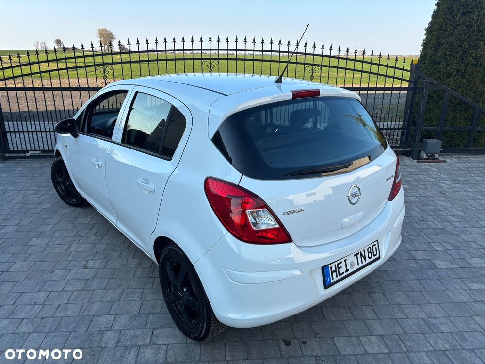 Opel Corsa 1.2 16V Essentia - 12