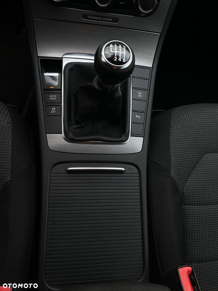 Volkswagen Passat Variant 2.0 TDI BlueMotion Technology DPF Comfortline - 27