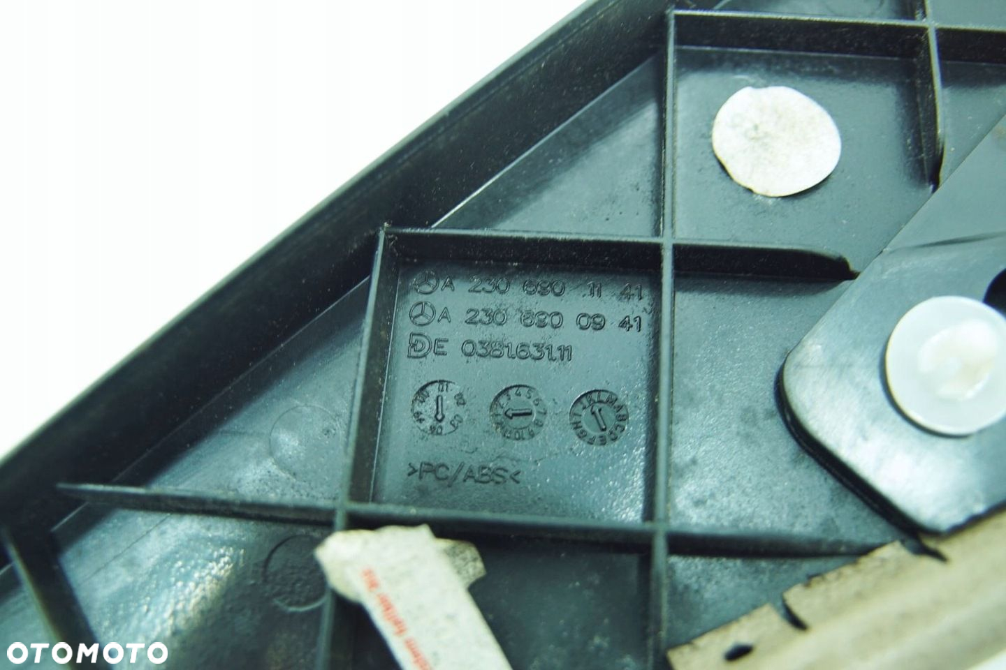 OSŁONA ZAWIASU DACHU KLAPKA PRAWA LUB LEWA 205A SKORA BEŻ MERCEDES SL R230 - 8