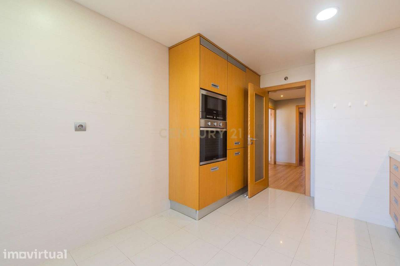 Apartamento T3 Duplex em São Domingos de Rana, Cascais - Grande imagem: 2/60