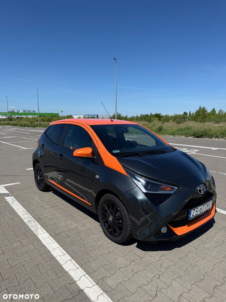 Toyota Aygo x.shift x-play connect - 1