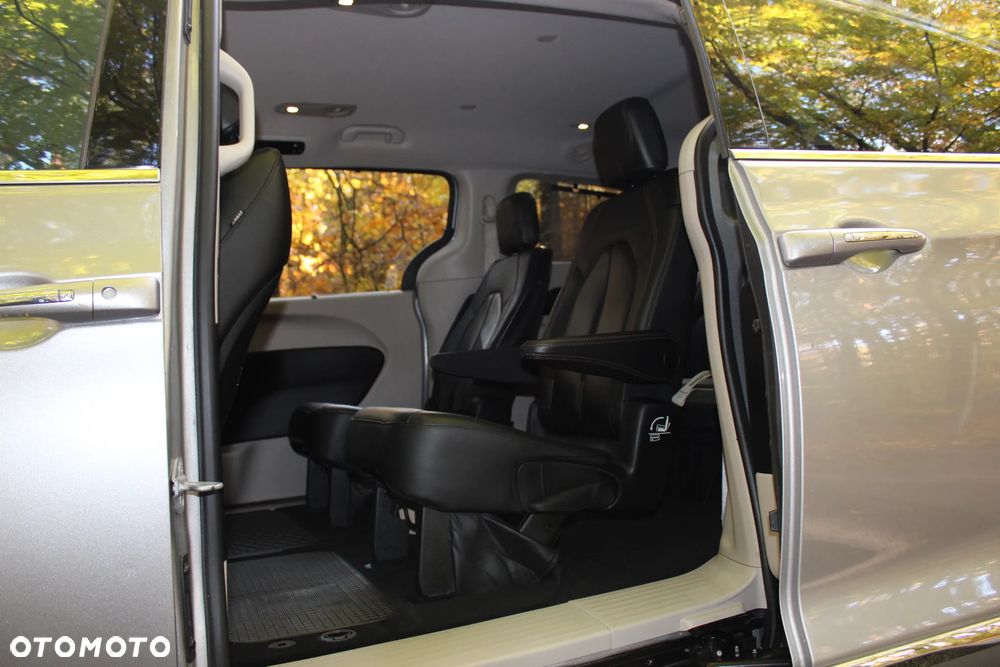 Chrysler Pacifica - 12