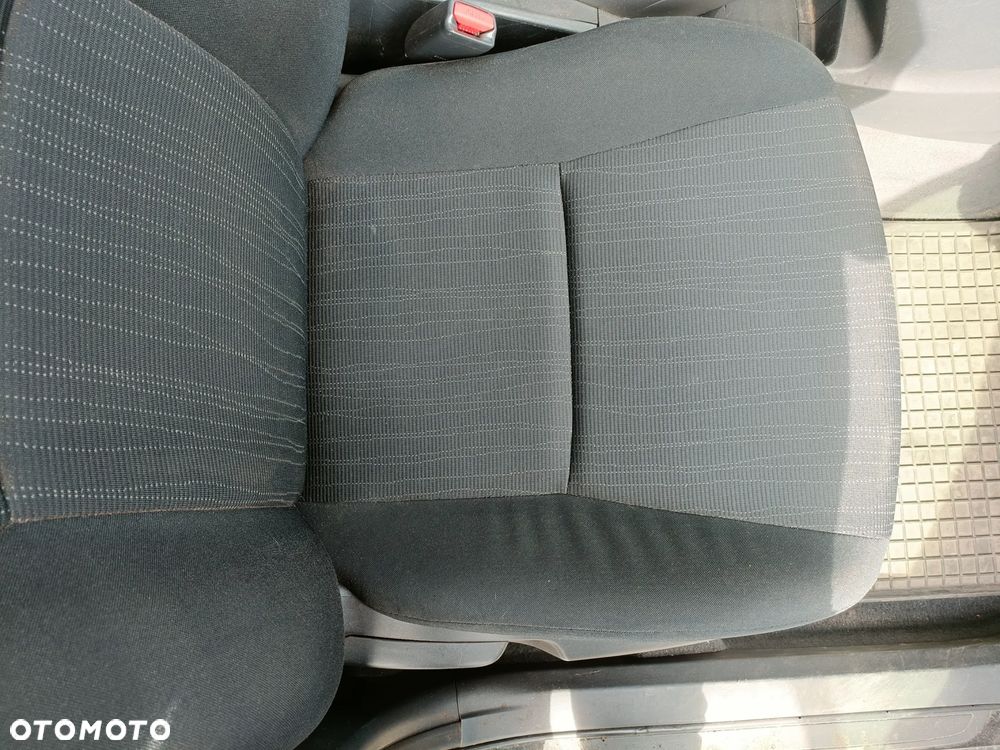 TOYOTA AURIS I 06-09 2007 r. 5D HB fotel kierowcy i pasażera + kanapa tylna * - 5