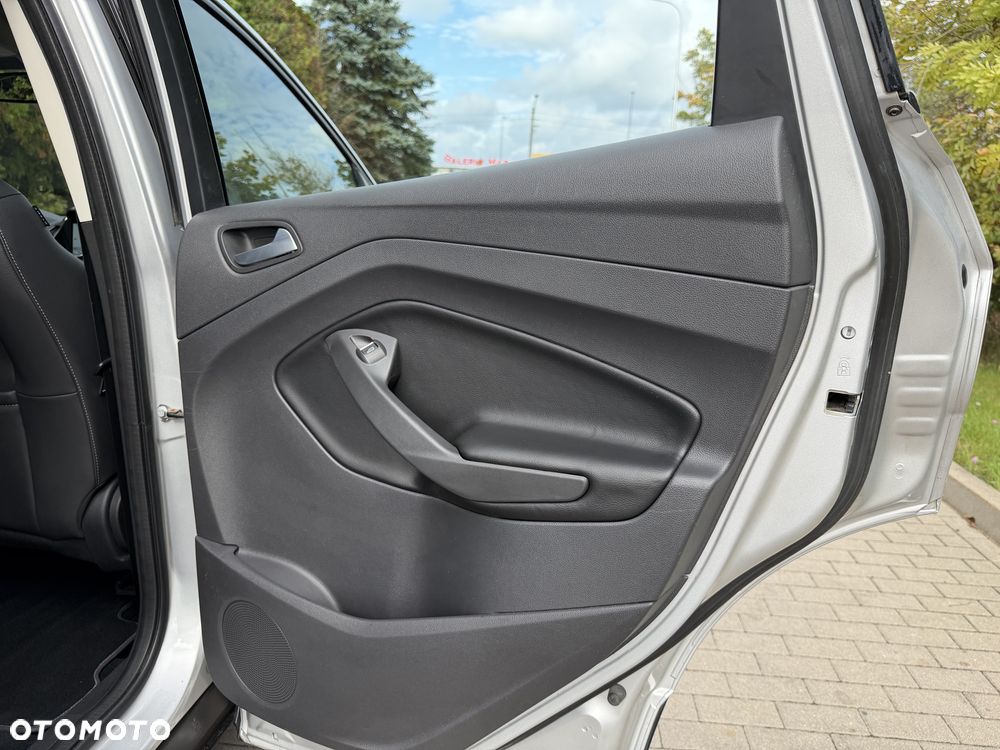 Ford Kuga 2.0 TDCi 2x4 Titanium - 32