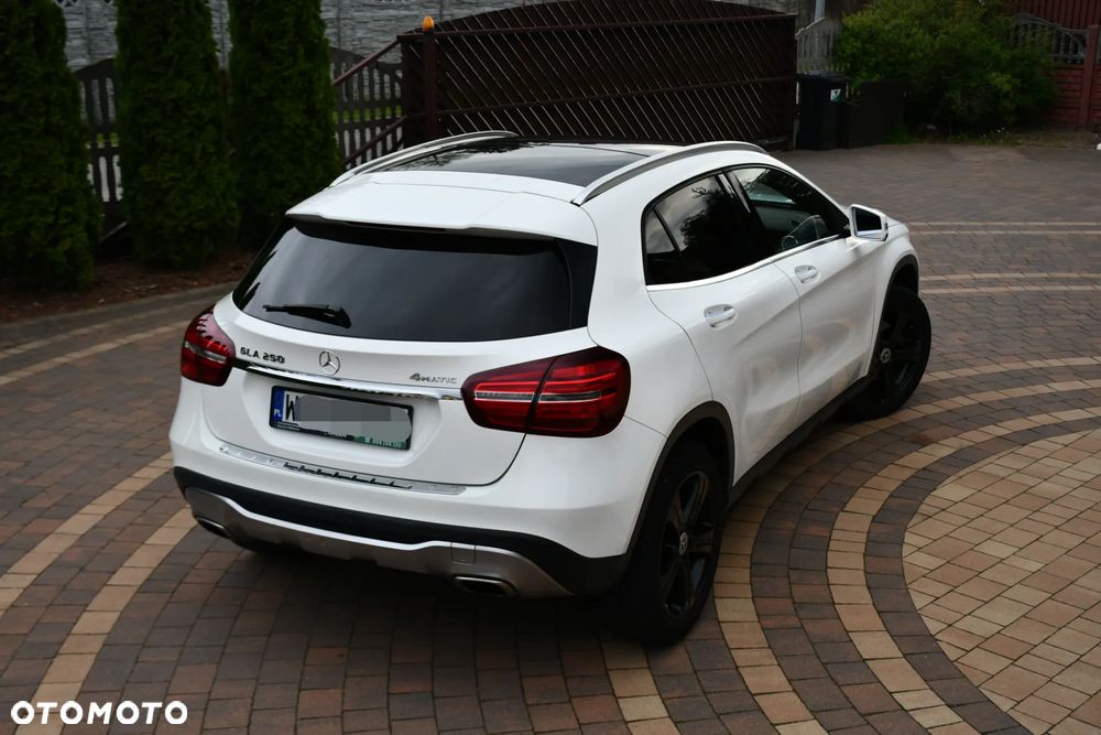 Mercedes-Benz GLA 250 4-Matic AMG Line - 8