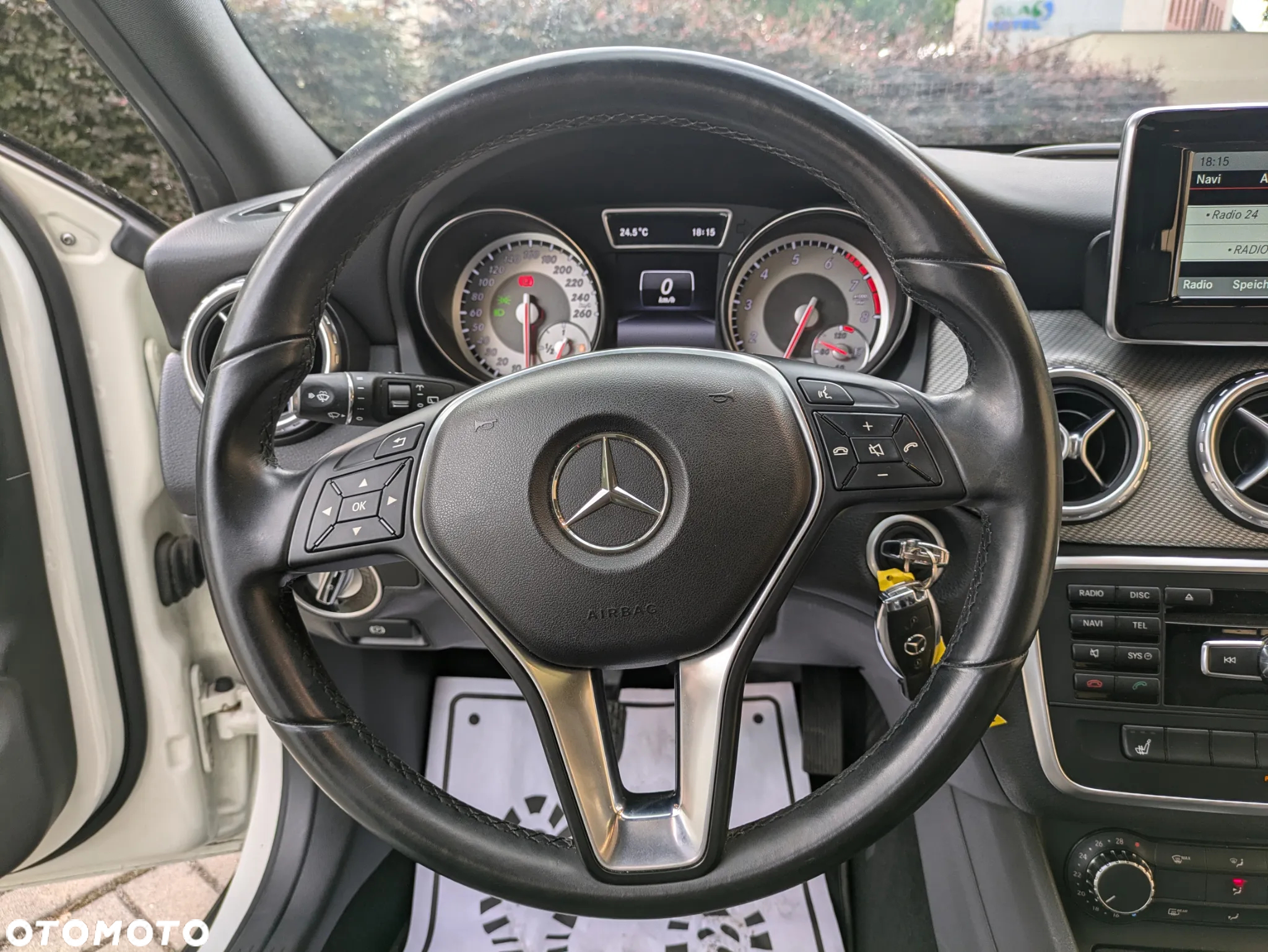 Mercedes-Benz GLA 200 UrbanStyle Edition - 33