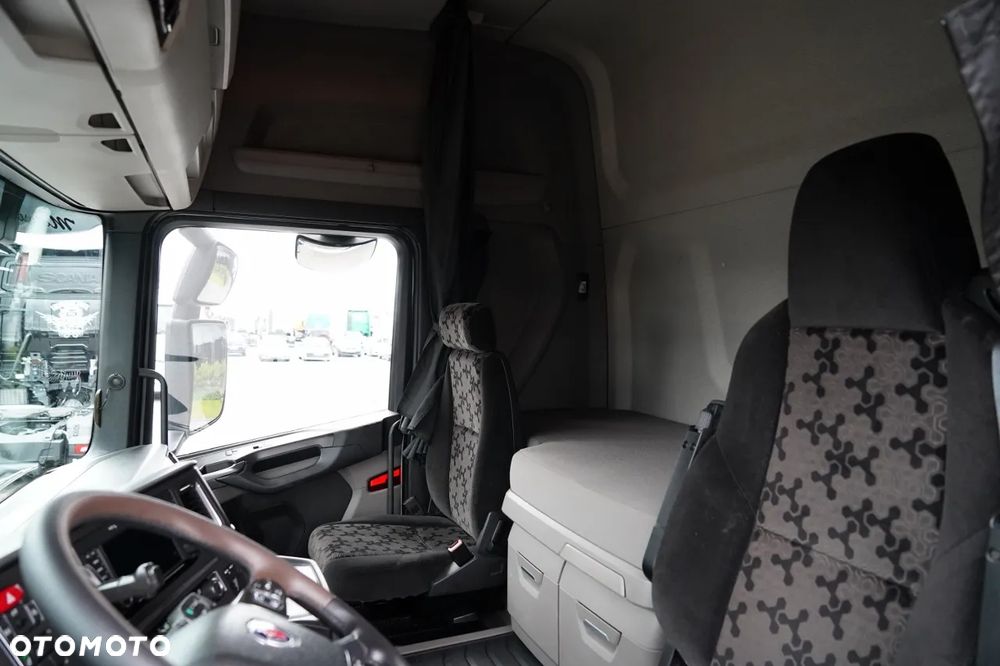 Scania R 520 / V8 / HYDRAULIKA /  RETARDER / KLIMATYZACJA POSTOJOWA / CAŁA NA PODUSZKACH  / EURO 6 - 25