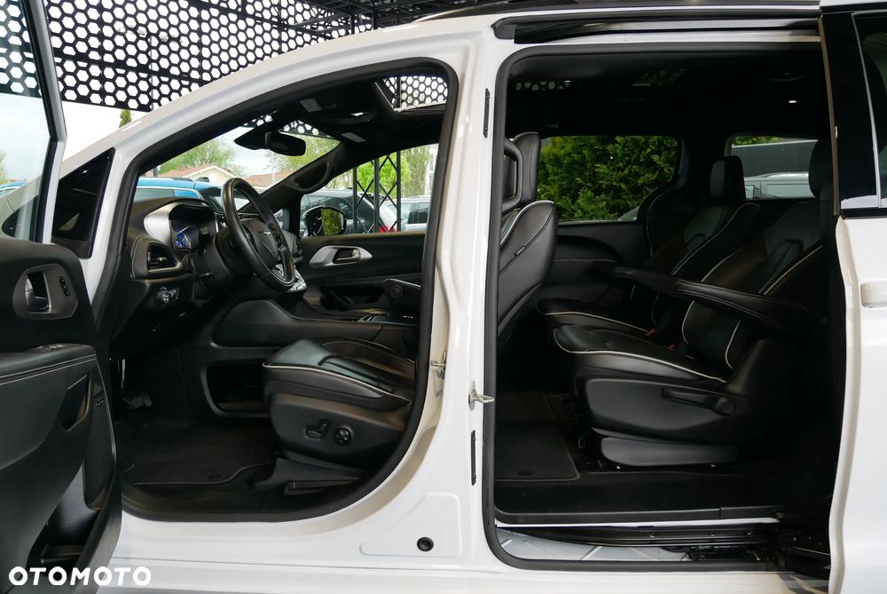 Chrysler Pacifica - 8