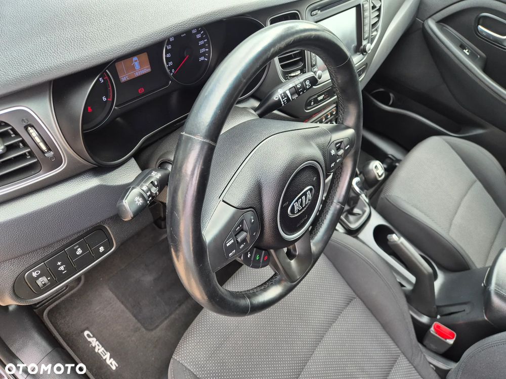 Kia Carens 1.7 CRDi 141 UEFA EURO 2016 - 15