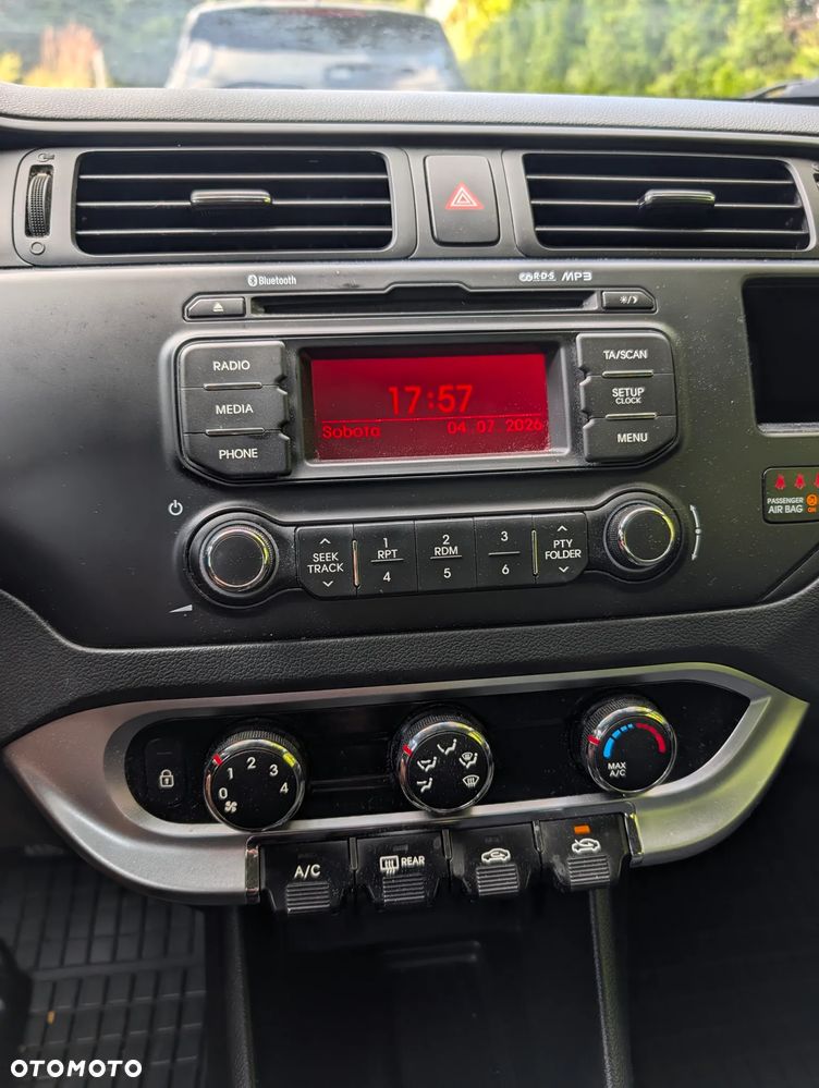 Kia Rio - 31