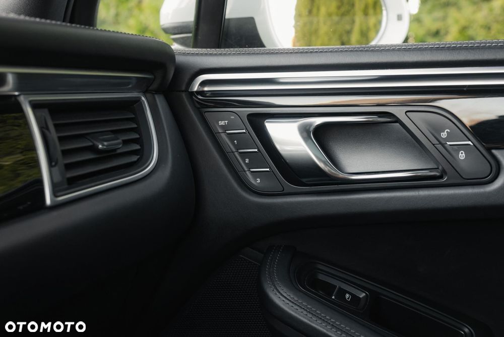 Porsche Macan S - 32
