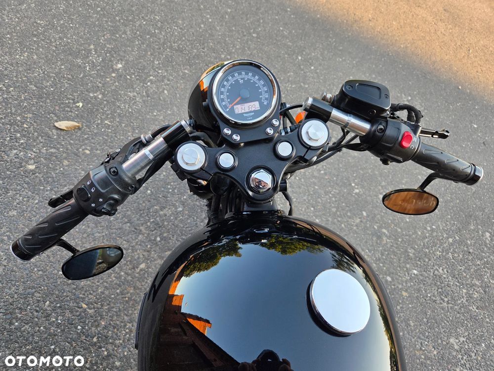 Triumph Bonneville - 9