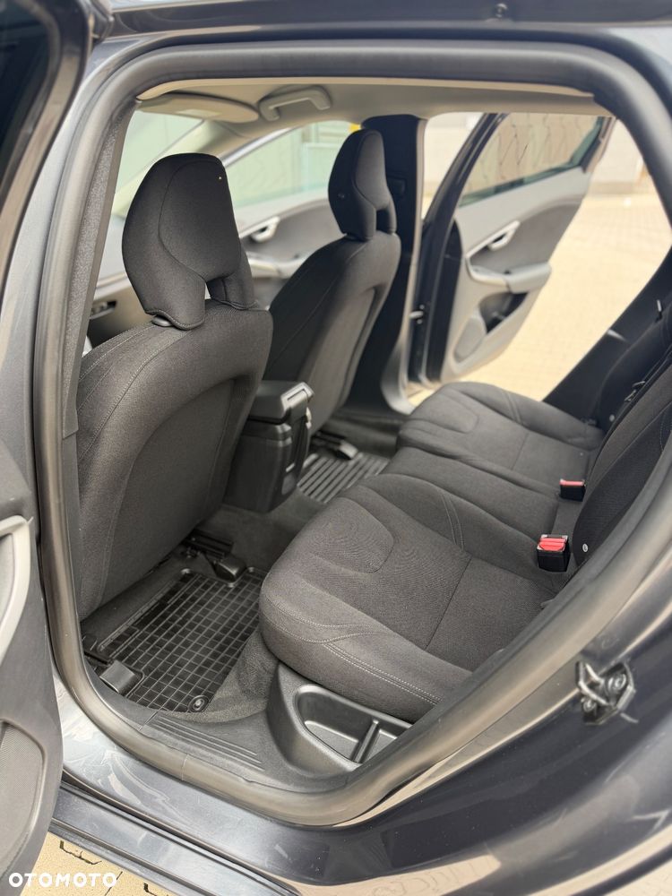 Volvo V40 T3 Momentum - 38