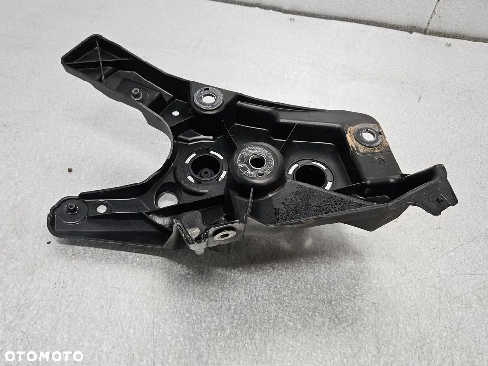 Volvo XC60 mocowanie błotnika prawe - 5