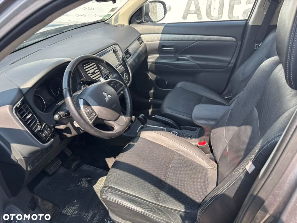 Mitsubishi Outlander 2.2 DI-D 4WD Automatik Invite - 12