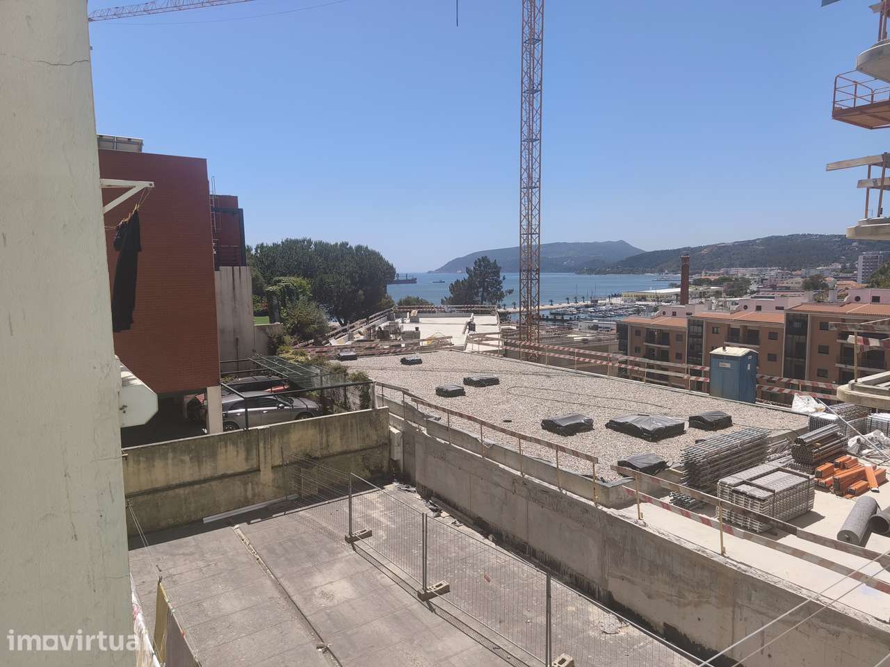 T2 pronto a habitar com elevador e varanda ampla - Grande imagem: 2/20
